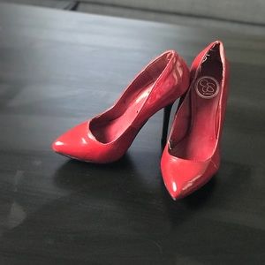jessica simpson red platform pump
